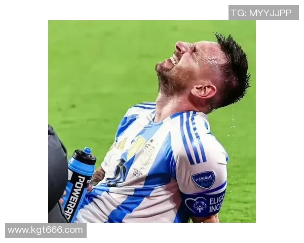 足球明星突发健康危机令人震惊球迷们纷纷表达关心与祝福